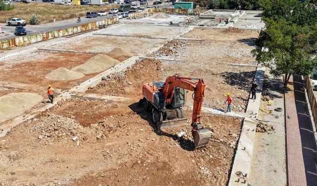 Muratpaşa, raket sporlarının yeni merkezini kuruyor