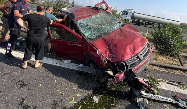 Otomobil bariyerlere çarptı; 1'i çocuk, 5 yaralı