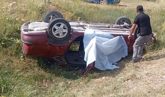 Otomobil şarampole devrildi: 1 ölü, 2 yaralı