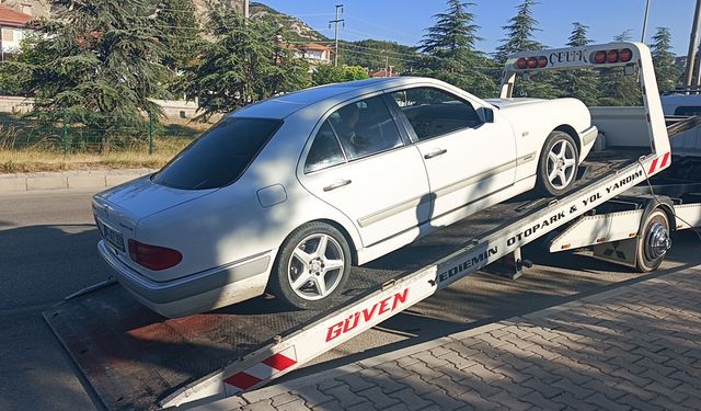 Plakasındaki harfleri bantlayan sürücüye ceza