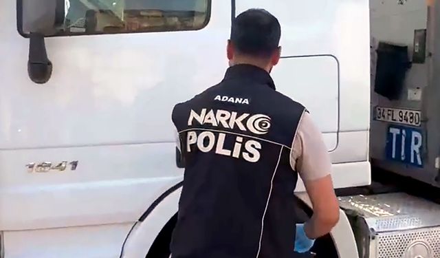 Polisin takibiyle durdurulan TIR'da 24 kilo skunk ele geçirildi