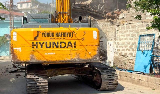 Riskli yapı yıkıldı