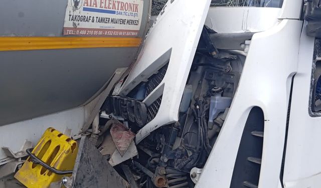 Tankere arkadan çarpan kamyondaki 2 kişi yaralandı