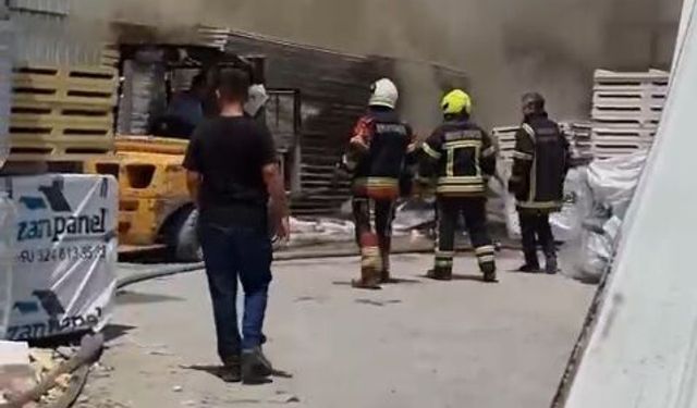 Tarsus'ta sanayi sitesinde depo yangını
