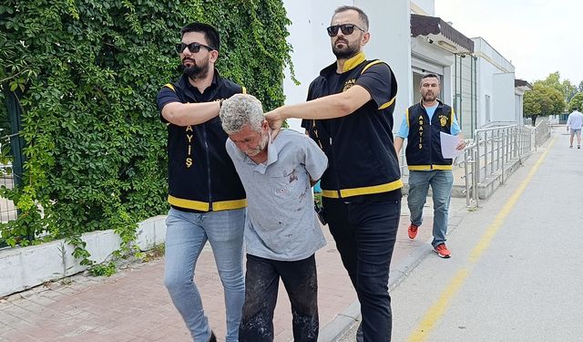 Yürümekte zorlanan şüpheli, kapının camını kırdığı iş yerindeki imitasyon takıları çaldı (3)