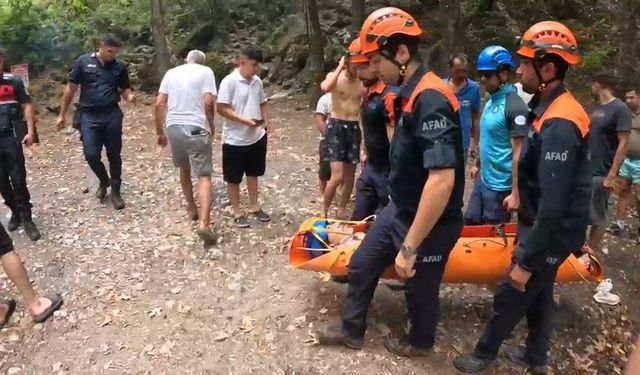 Yürüyüşte ayağı kırılan doğasever, 2 saatte kurtarıldı