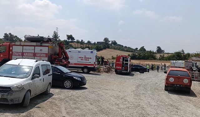 Adana'da içme suyu projesi çalışması sırasında göçük; 1 ölü, 1 yaralı (2)