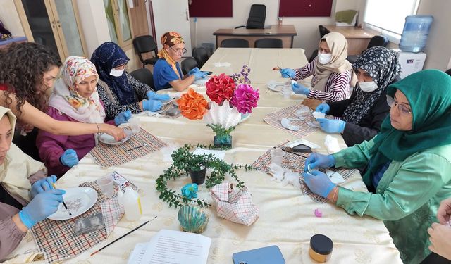 Akdeniz'de kadınlar sanatla buluşmaya devam ediyor