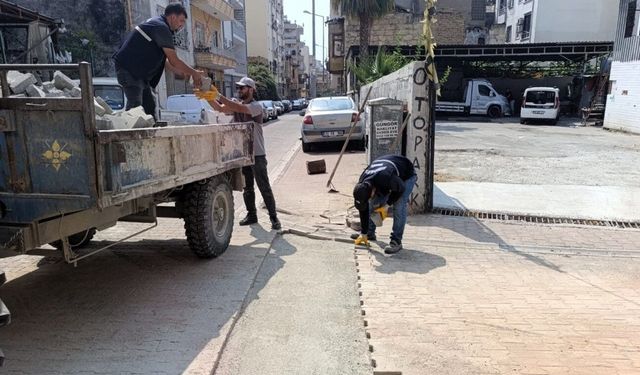 Akdeniz'de yeni yollar açılıyor, sokak ve kaldırımlar yenileniyor