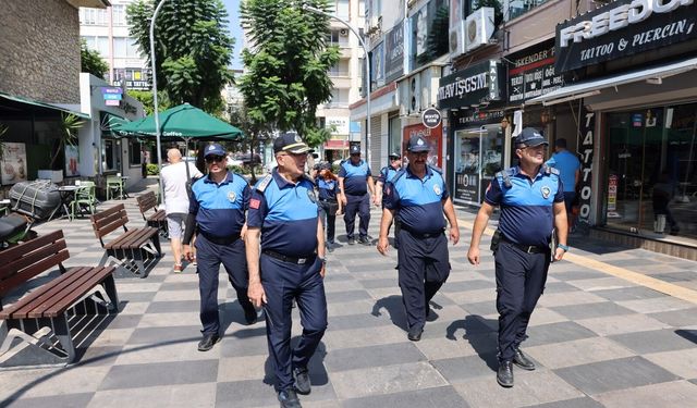 Akdeniz'de zabıta müdürlüğü ekiplerinden kaldırım işgali denetimi
