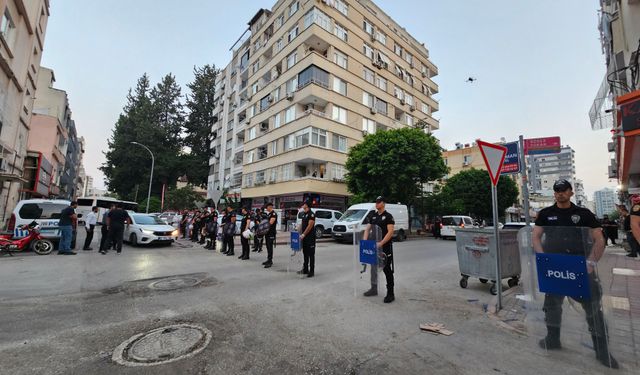 Alparslan Kuytul'un evinde polis arama yapıyor