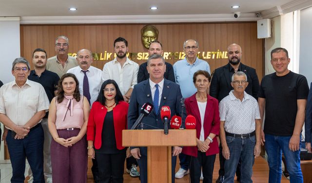 Burdur Belediye Başkanı Ercengiz ve 15 meclis üyesi, Yeni Parti'ye katıldı