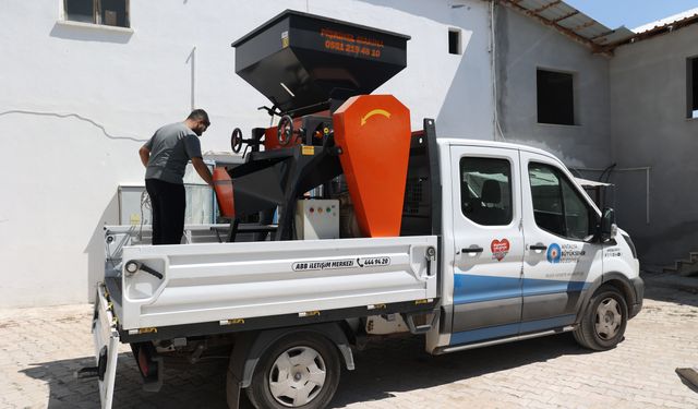 Büyükşehir'den Korkutelili üreticiye yem ezme makinesi desteği