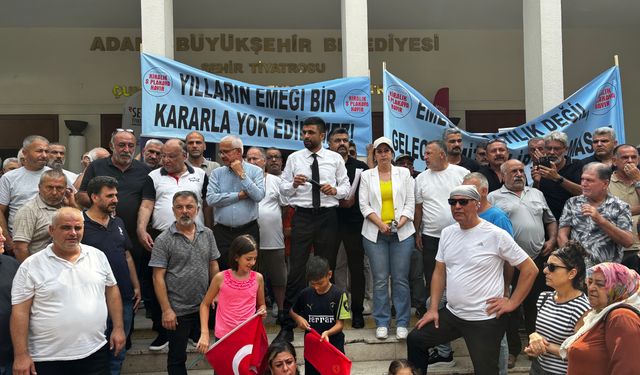 Eylem yapıp belediye binasına girmeye çalışan servisçilere biber gazlı müdahale