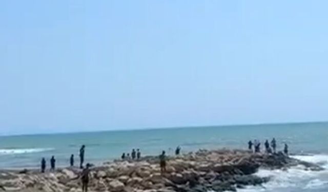 Hatay'da dalgalara kapılan çocuklardan 2'si kurtarıldı, biri kayboldu