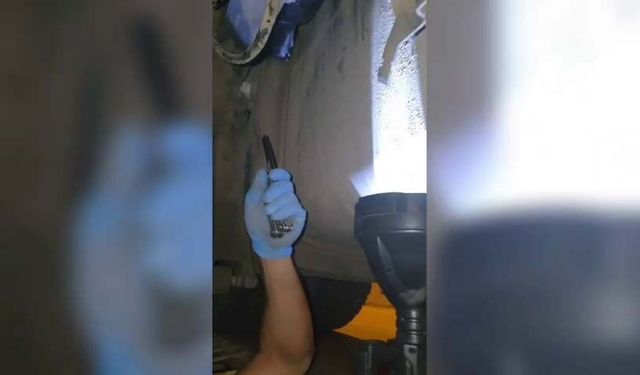 Hatay'da TIR ve dorsesinde 1'i makineli 17 tabanca ele geçirildi