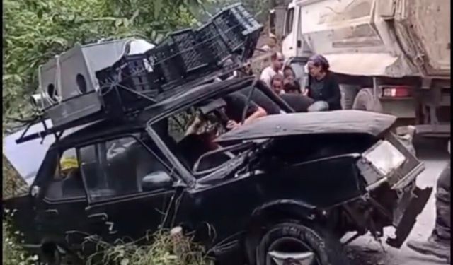 Hatay'da yayla yolunda hafriyat kamyonuyla otomobil çarpıştı; 9 yaralı (2)