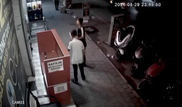 İnternet kafede çocukların bıçaklı kavgası kamerada: 1 yaralı