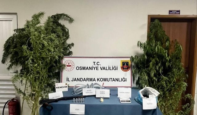 Jandarma operasyonunda patlayıcı madde, silah ve mühimmat ele geçirildi
