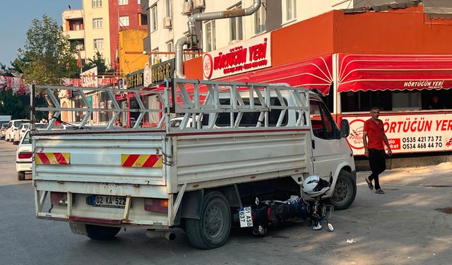 Kamyonet ile çarpışan motosikletin sürücüsü yaralandı