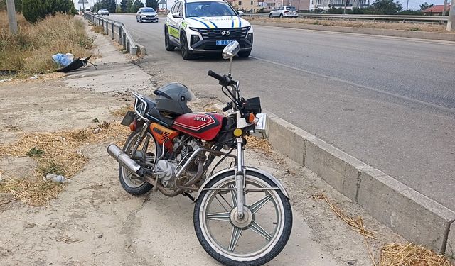 Lastiği patlayan motosiklet devrildi: 2 yaralı