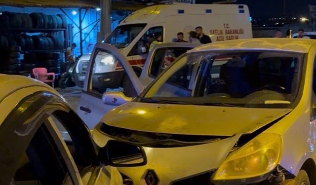 Osmaniye'de iki otomobil çarpıştı: 2'si çocuk 4 yaralı
