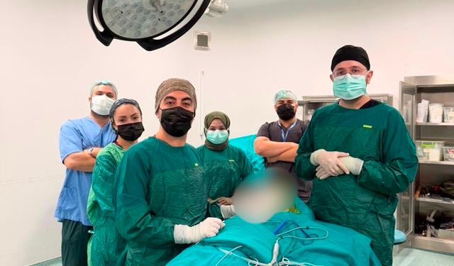 Osmaniye'de ilk kez işitme kaybı bulunan 7 yaşındaki hastaya BAHA ameliyatı yapıldı