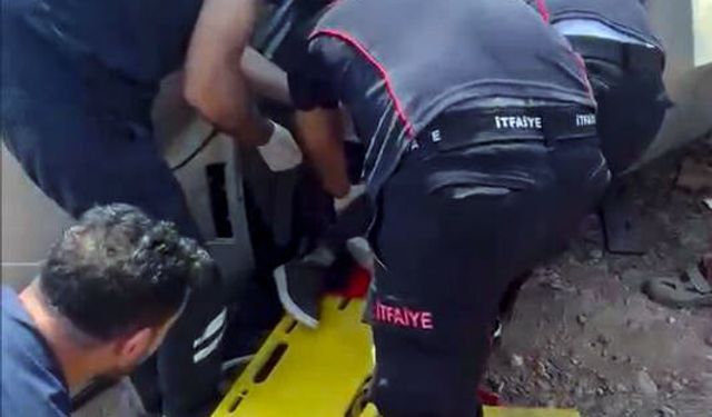 Osmaniye'de otomobil ile hafif ticari aracın çarpıştığı kaza kamerada: 2 yaralı