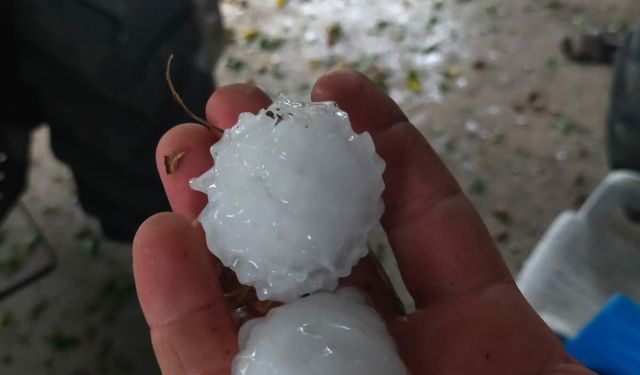 Osmaniye'de yumurta büyüklüğünde dolu yağdı