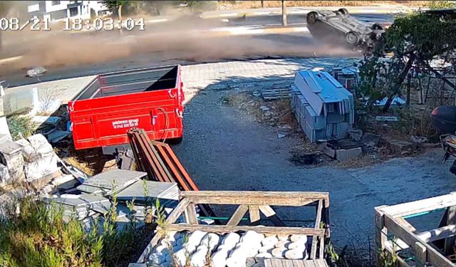 Refüje çarpan otomobil takla attı: 2 yaralı