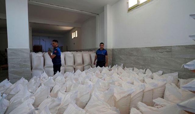 Tarsus'ta 30 ton bozuk un imha edildi