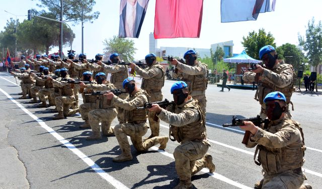 Türkiye'nin en büyük Türk Bayrağı'na saygı yürüyüşü