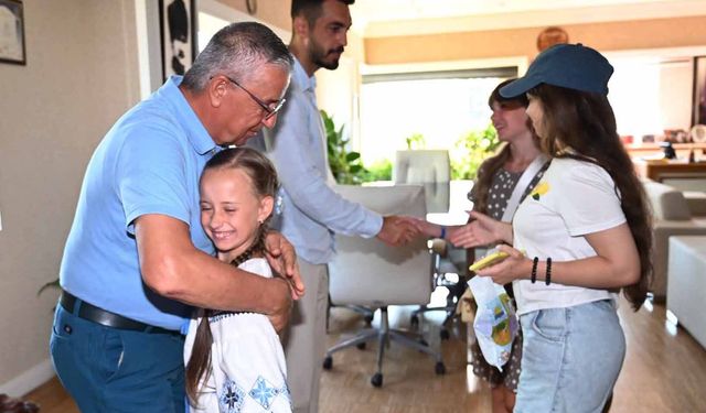 Ukraynalı çocuklar Kemer'de