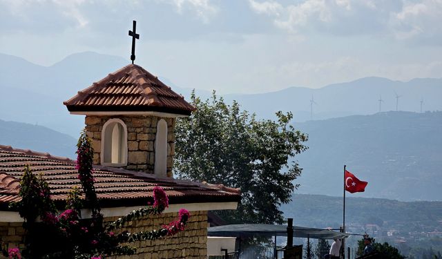 Vakıfköy'de 'Meryem Ana Yortusu' ve 'Üzüm Bayramı' kutlandı