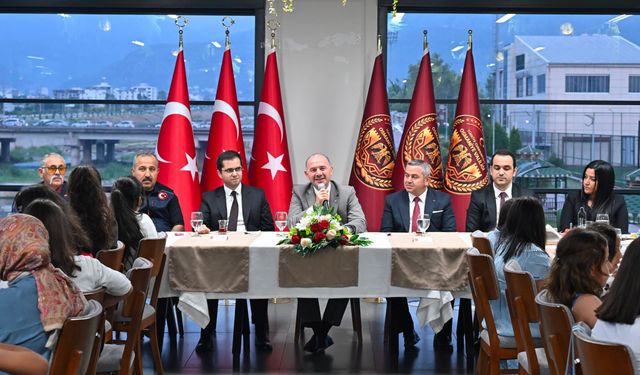 Vali Serdengeçti, devlet himayesindeki çocuklarla buluştu