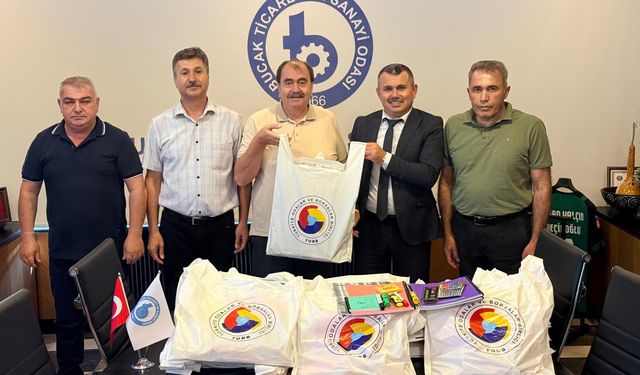 300 öğrenciye kırtasiye yardımı
