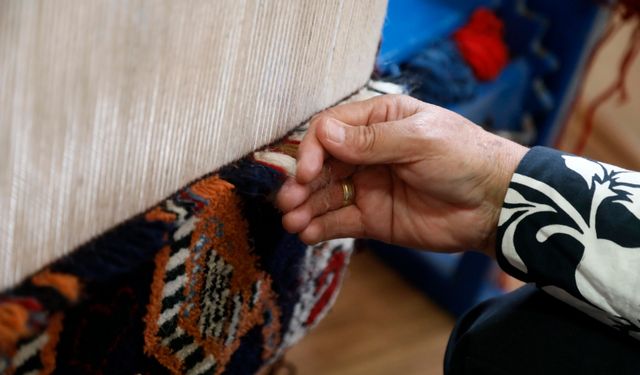 8 yaşında tezgahın başına geçti, 61'inde mirasını geleceğe taşıyor