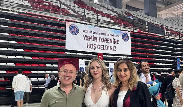 Anne ve babasının görev yaptığı hastaneye doktor olan Eylül: Küçüklüğümden beri kafama koymuştum