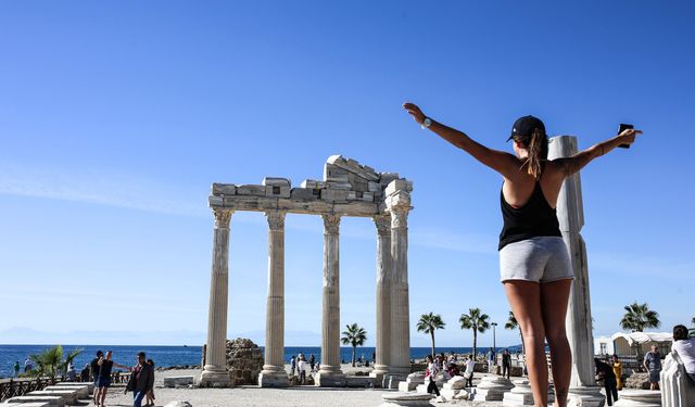 Antalya'da her 4 turistten 1'i Alman ya da Rus
