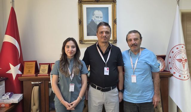 Doğduğu hastaneye doktor olarak atandı; meslektaşı babasıyla birlikte şifa dağıtıyor