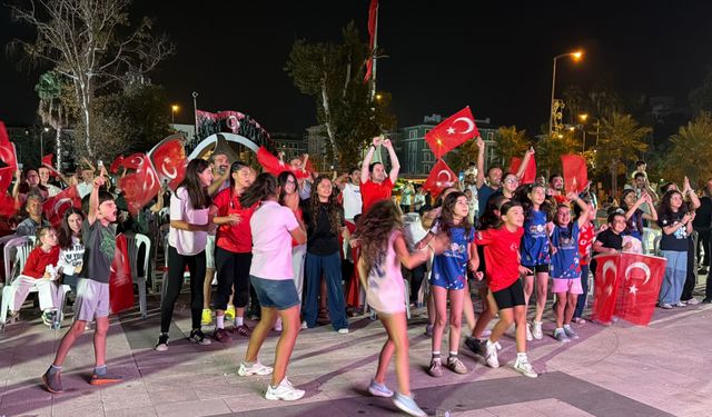 Filenin Sultanları'nın zaferi Osmaniye'de dev ekrandan izlendi