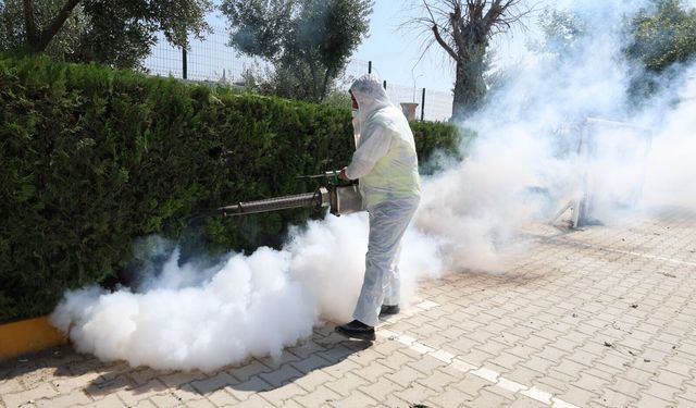 Hatay'da yeni eğitim yıl öncesinde eğitim kurumları ilaçlandı