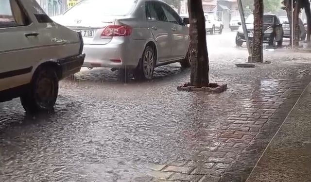 İmamoğlu'nda sağanak hayatı olumsuz etkiledi