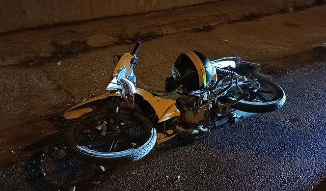 Kamyona çarpan motosiklet sürücüsü yaralandı