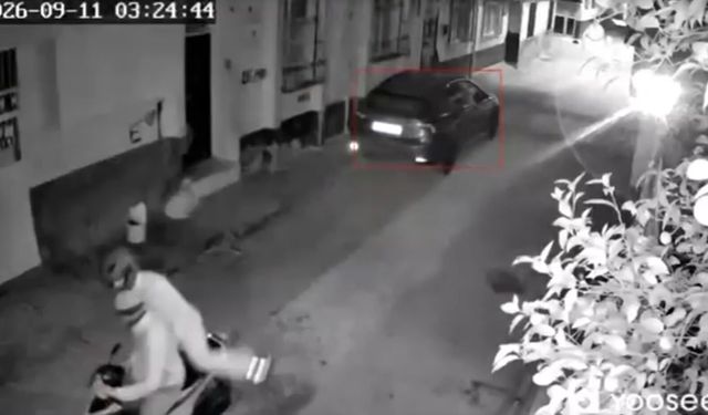 Kasklı şüphelinin eve silahlı saldırısı kamerada