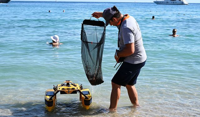 Kemer koylarında 'Çöp Kapar' ile temizlik