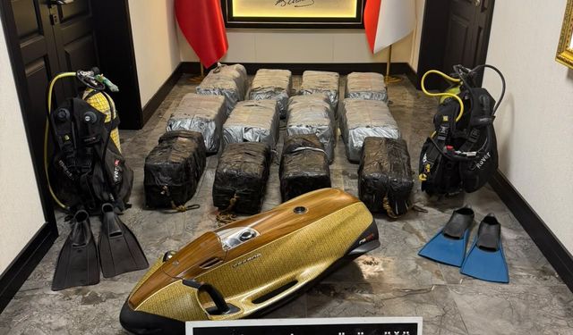 Mersin Limanı'nda geminin altına gizlenmiş 350 kilo kokain ele geçirildi