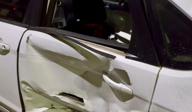 Osmaniye'de 2 otomobilin çarpışması kamerada; 3 yaralı