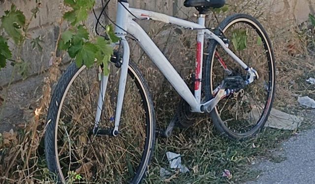 Otomobille çarpışan bisikletli çocuk yaralandı