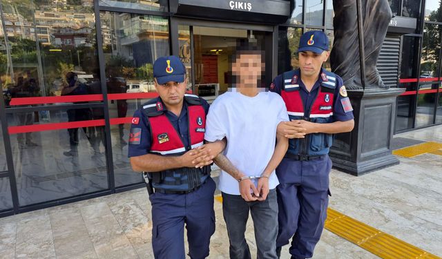 Polise silah doğrultan şüpheli tutuklandı